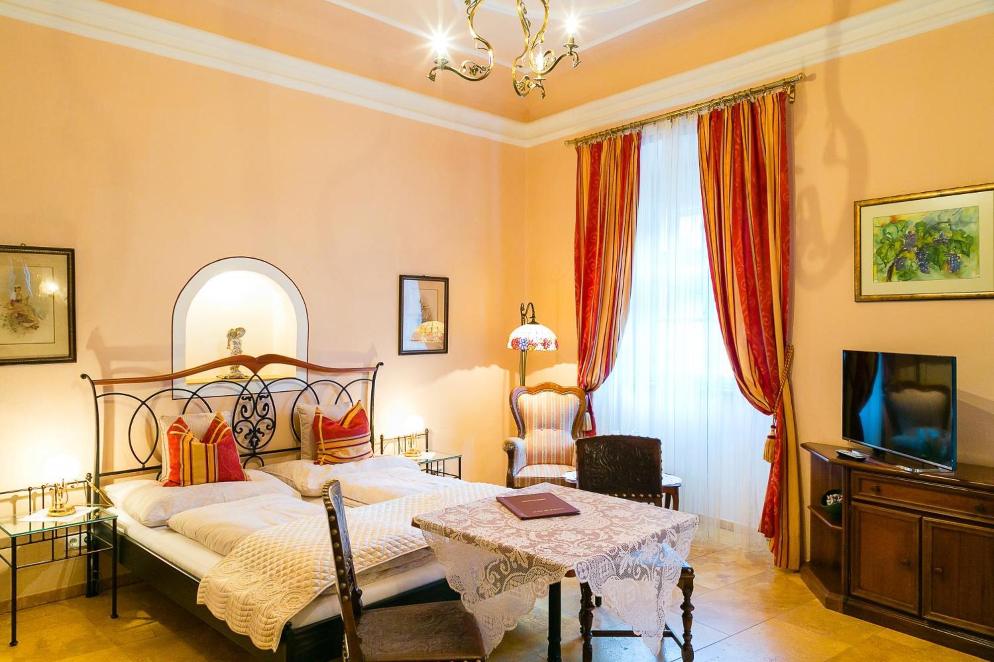 Boutique Hotel Ur-Wachau Вайсенкирхен-ин-дер-Вахау Экстерьер фото